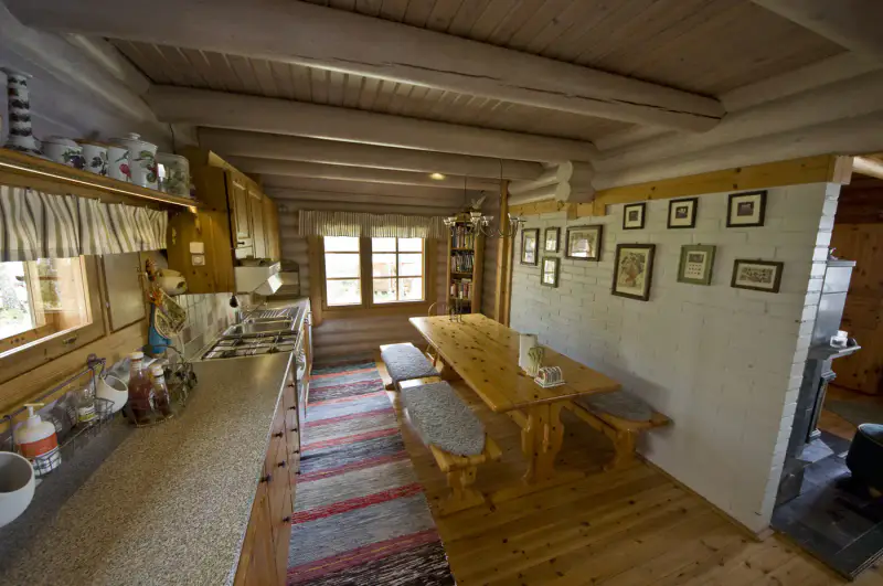 Mökki madriers ronds ~72 m² (1996) + sauna, 3 500 m² (~60 m rive mer) — Vähä-Kaita / Rymättylä — 9