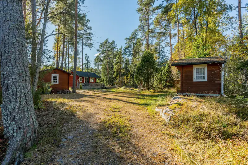 Rantamökki ~38 m² (1962) + sauna et maison d’amis, 2 400 m² et ~30 m de rive mer — Livonsaari / Naantali — 5