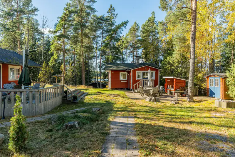 Rantamökki ~38 m² (1962) + sauna et maison d’amis, 2 400 m² et ~30 m de rive mer — Livonsaari / Naantali — 12
