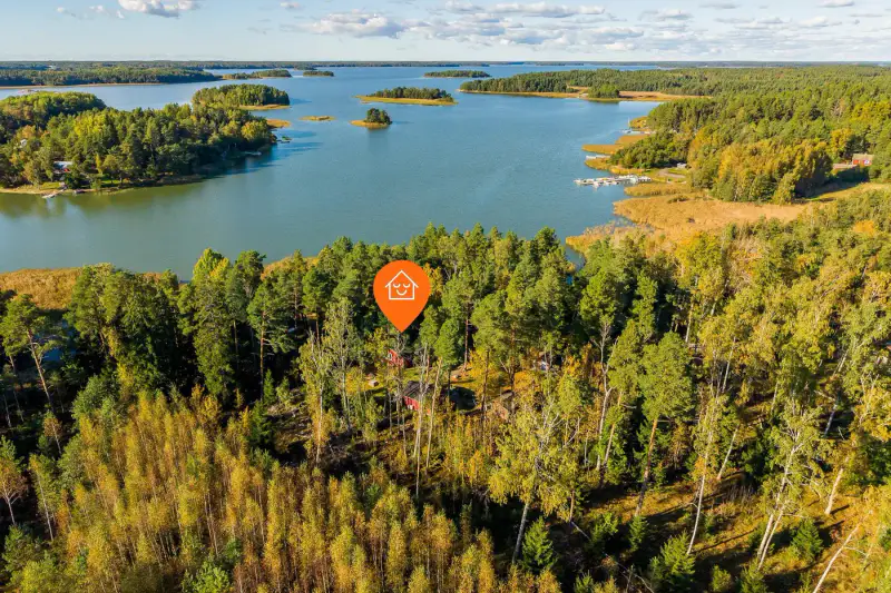 Rantamökki ~38 m² (1962) + sauna et maison d’amis, 2 400 m² et ~30 m de rive mer — Livonsaari / Naantali — 17