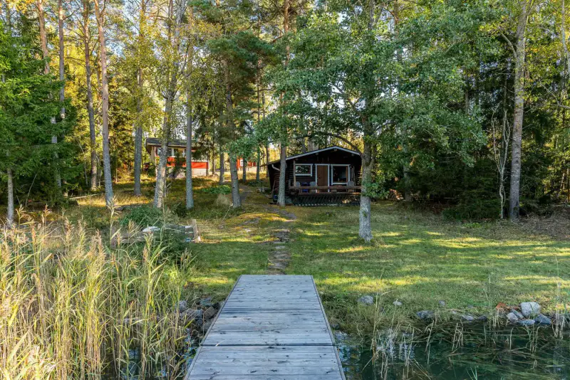 Rantamökki ~38 m² (1962) + sauna et maison d’amis, 2 400 m² et ~30 m de rive mer — Livonsaari / Naantali — 6