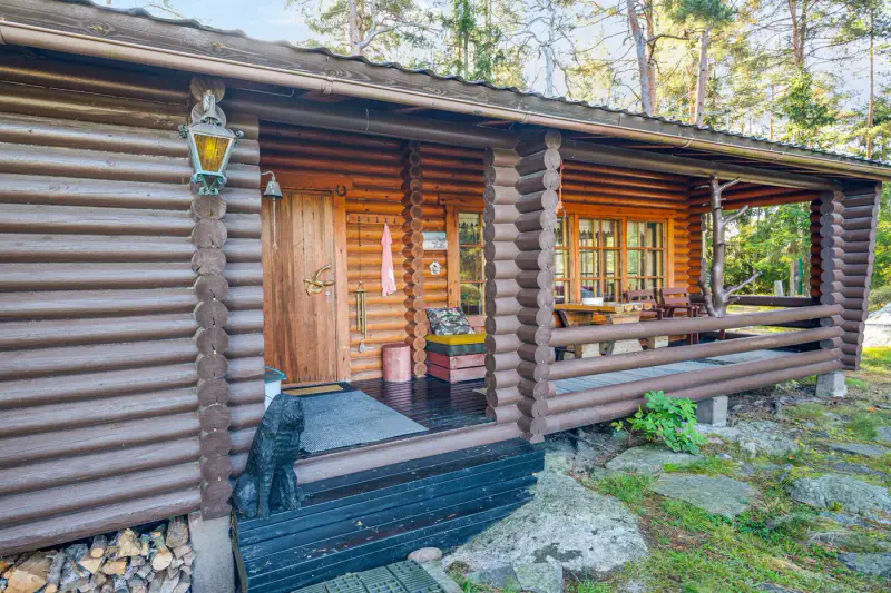 Mökki ~45 m² (1975) + sauna, rive mer ouest, 8 080 m² + vesijättö — Rymättylä — 4