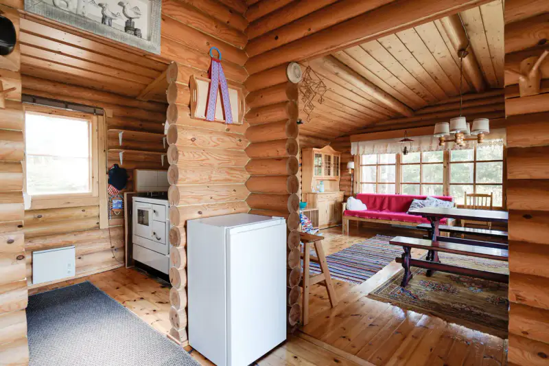 Mökki ~45 m² (1975) + sauna, rive mer ouest, 8 080 m² + vesijättö — Rymättylä — 8