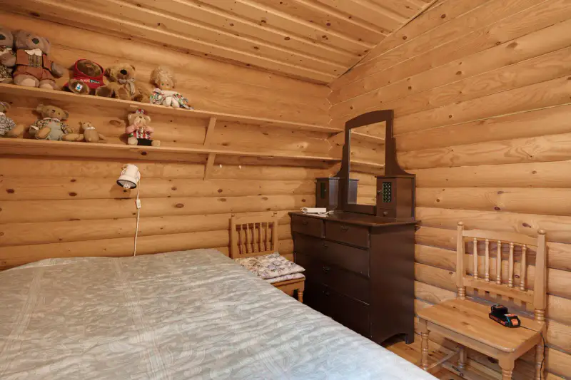 Mökki ~45 m² (1975) + sauna, rive mer ouest, 8 080 m² + vesijättö — Rymättylä — 15