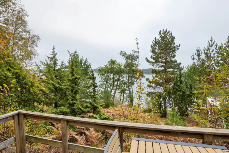 Mökki en rondins ~37 m² (1990) + sauna, île de Valjumaa : 9 401 m² et 115 m de rive de mer privée plein sud — Velkua / Naantali — 14