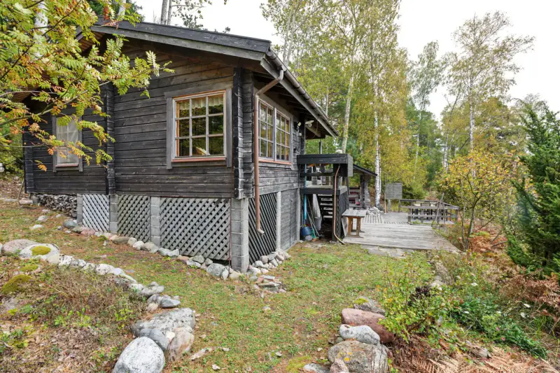 Mökki en rondins ~37 m² (1990) + sauna, île de Valjumaa : 9 401 m² et 115 m de rive de mer privée plein sud — Velkua / Naantali — 8