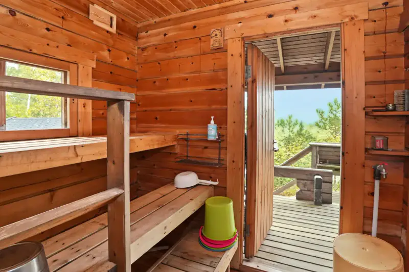 Mökki en rondins ~37 m² (1990) + sauna, île de Valjumaa : 9 401 m² et 115 m de rive de mer privée plein sud — Velkua / Naantali — 13