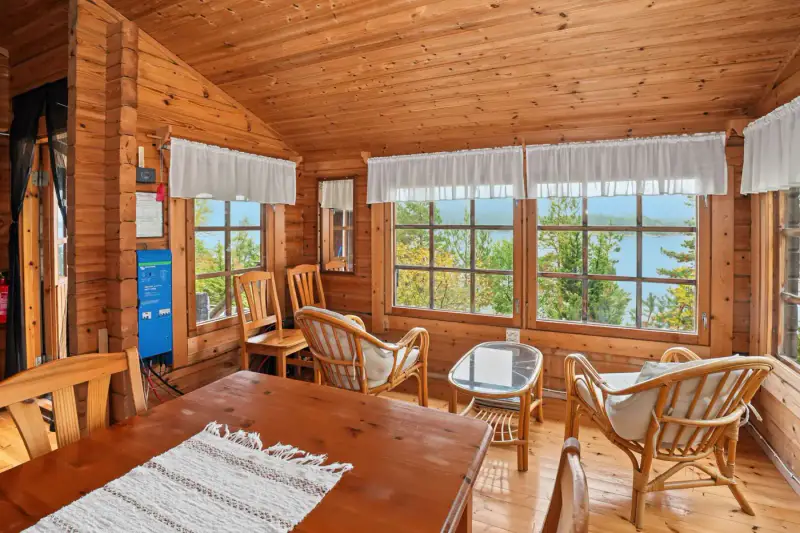 Mökki en rondins ~37 m² (1990) + sauna, île de Valjumaa : 9 401 m² et 115 m de rive de mer privée plein sud — Velkua / Naantali — 11