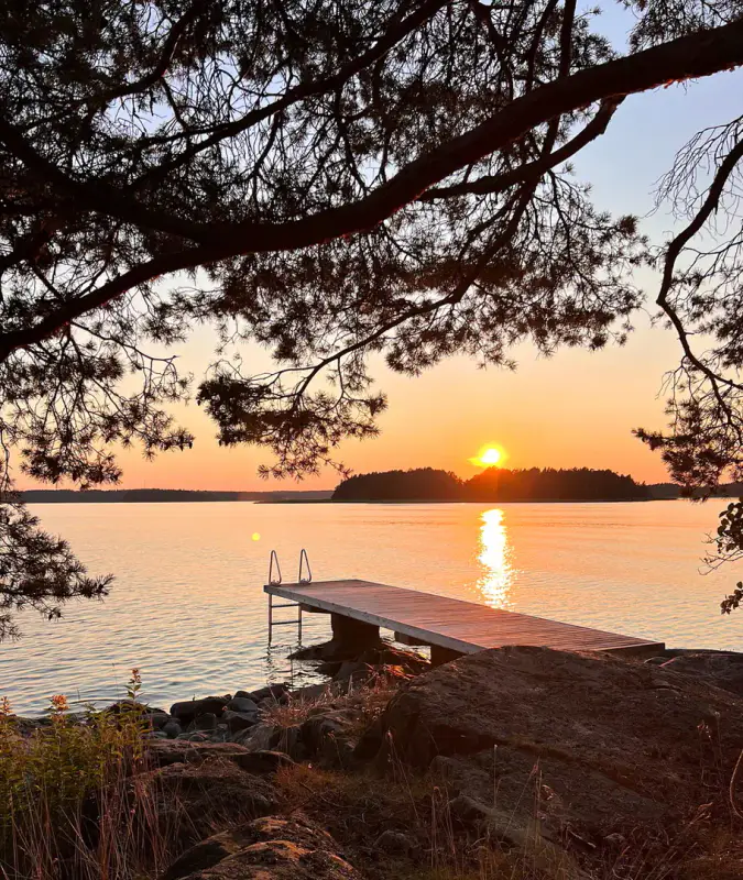 Mökki île ~90 m² (1998) + sauna, 5 986 m² (~230 m rive mer), Katavaluoto / Syväranta — Naantali–Masku — 2