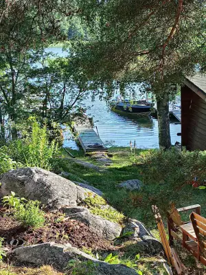 Ensemble de petits chalets (1975–1995) + sauna de rive, 4 280 m² et rive mer privée — Aaslaluoto / Rymättylä (Naantali) — 1