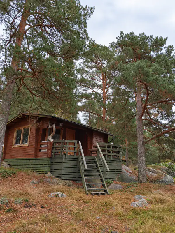 Ensemble de petits chalets (1975–1995) + sauna de rive, 4 280 m² et rive mer privée — Aaslaluoto / Rymättylä (Naantali) — 6