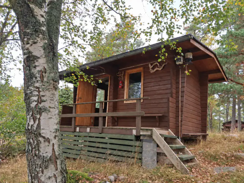 Ensemble de petits chalets (1975–1995) + sauna de rive, 4 280 m² et rive mer privée — Aaslaluoto / Rymättylä (Naantali) — 9