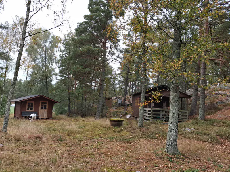 Ensemble de petits chalets (1975–1995) + sauna de rive, 4 280 m² et rive mer privée — Aaslaluoto / Rymättylä (Naantali) — 7