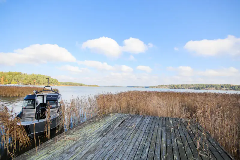 Terrain de loisirs sur l’île de Kaita : 10 240 m² de terre + 1,98 ha d’eau, ~80 m de rive de mer privée, droits 120 m² — Merimasku / Naantali — 5