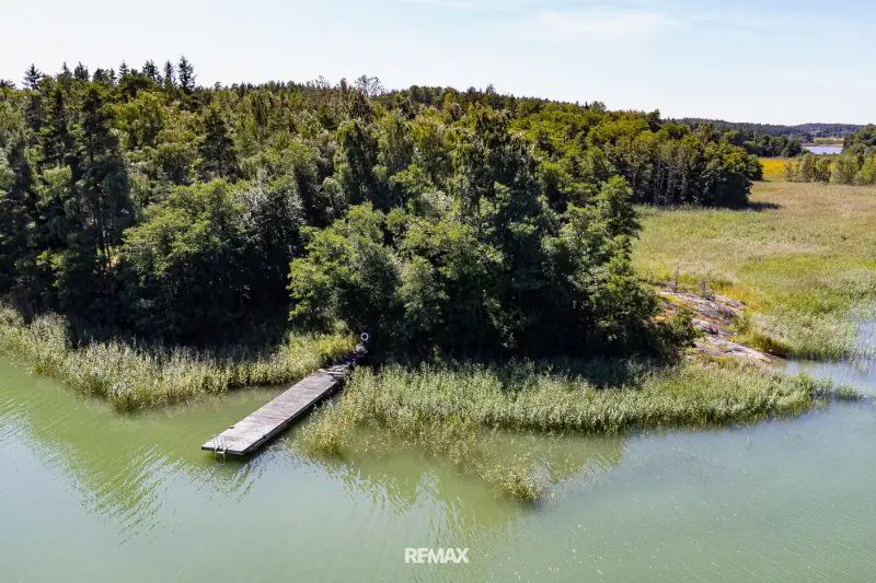 Terrain (määräala) Aaslaluoto (Naantali) — ~20 ha, >300 m rive mer, droits loisir + rantasauna — 13