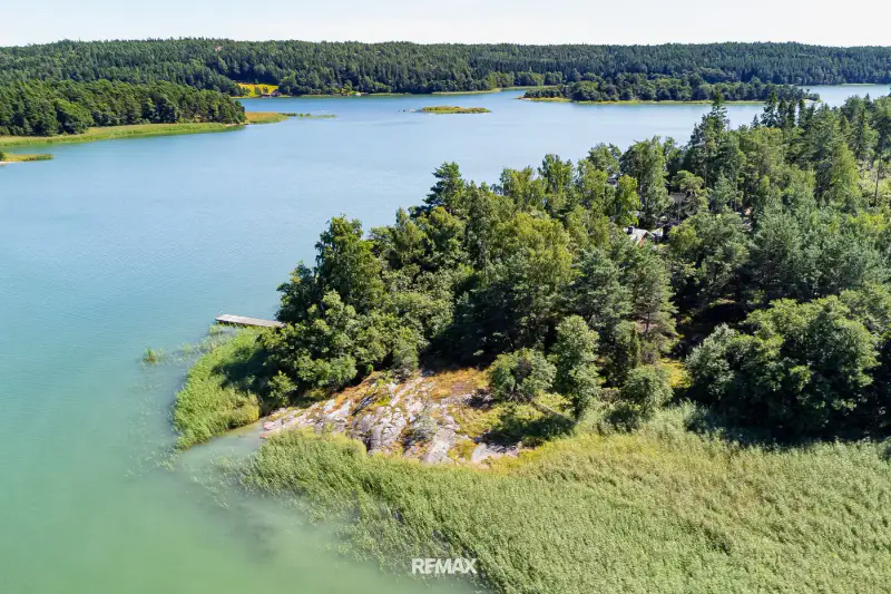Terrain (määräala) Aaslaluoto (Naantali) — ~20 ha, >300 m rive mer, droits loisir + rantasauna — 9