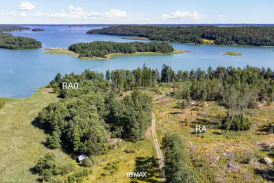 Terrain (määräala) Aaslaluoto (Naantali) — ~20 ha, >300 m rive mer, droits loisir + rantasauna — 1