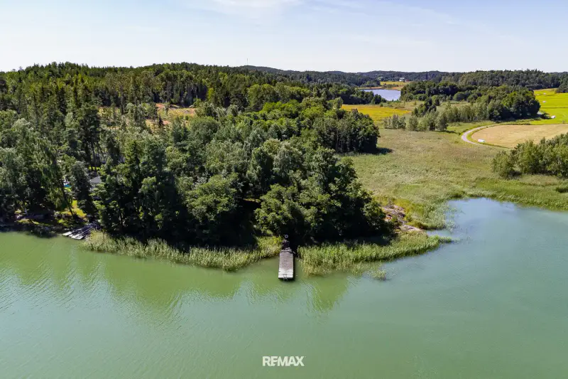 Terrain (määräala) Aaslaluoto (Naantali) — ~20 ha, >300 m rive mer, droits loisir + rantasauna — 14