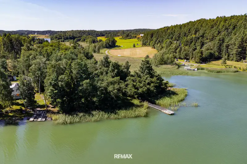 Terrain (määräala) Aaslaluoto (Naantali) — ~20 ha, >300 m rive mer, droits loisir + rantasauna — 11