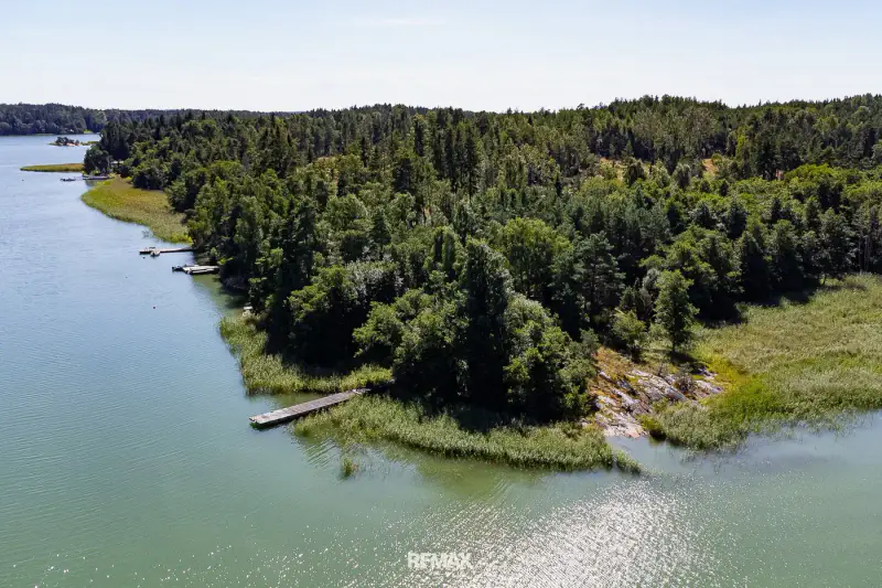 Terrain (määräala) Aaslaluoto (Naantali) — ~20 ha, >300 m rive mer, droits loisir + rantasauna — 12