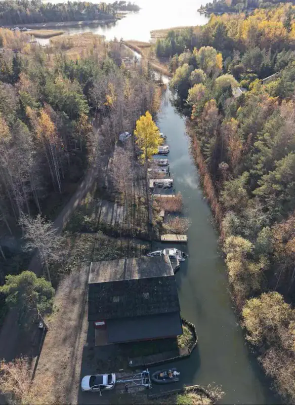 Terrain à Naantali  rive privée  13 289 m² — 149 000 € — 13