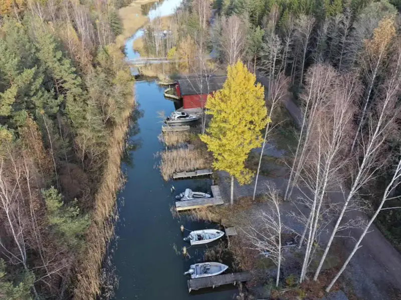 Terrain à Naantali  rive privée  13 289 m² — 149 000 € — 9