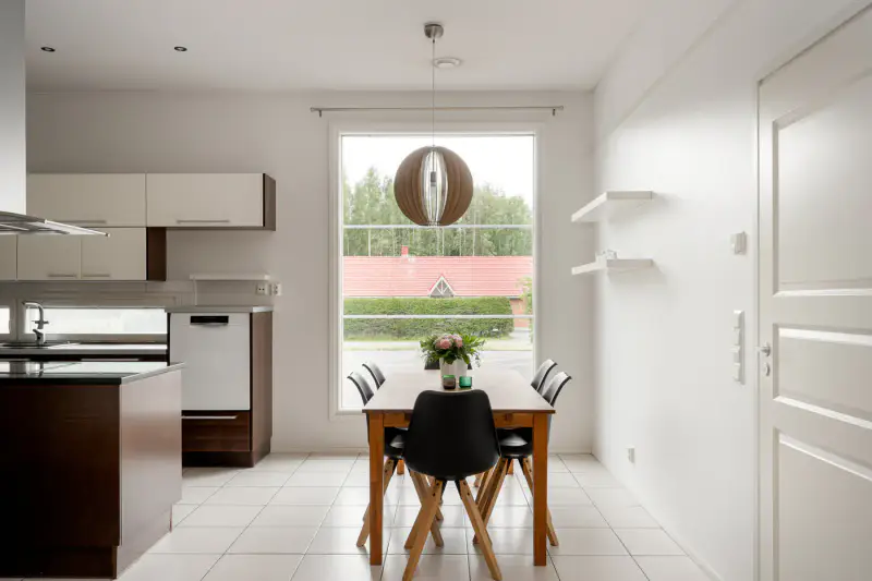 Maison plain-pied 2009, 146 m², rive Kokemäenjoki, 3 700 m² — Nakkila — 7