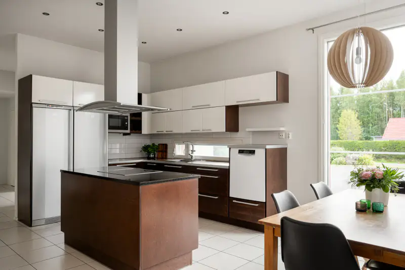 Maison plain-pied 2009, 146 m², rive Kokemäenjoki, 3 700 m² — Nakkila — 6