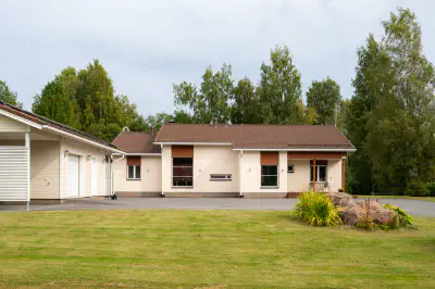 Maison plain-pied 2009, 146 m², rive Kokemäenjoki, 3 700 m² — Nakkila — 1