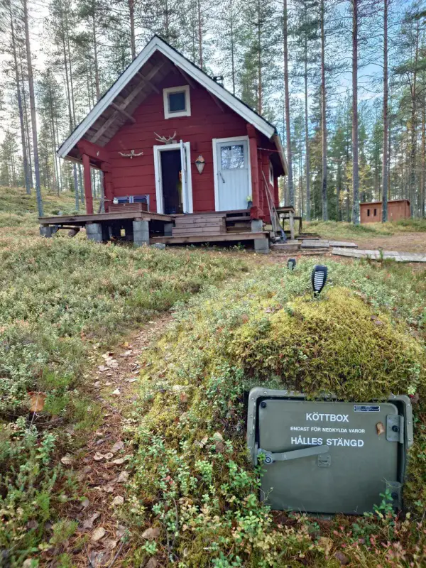 Domaine forestier de 10,19 ha avec mökki en rondins ~17,5 m² + sauna et ~200 m de rive privée sur le Sompalampi — Ylikiiminki / Oulu — 3