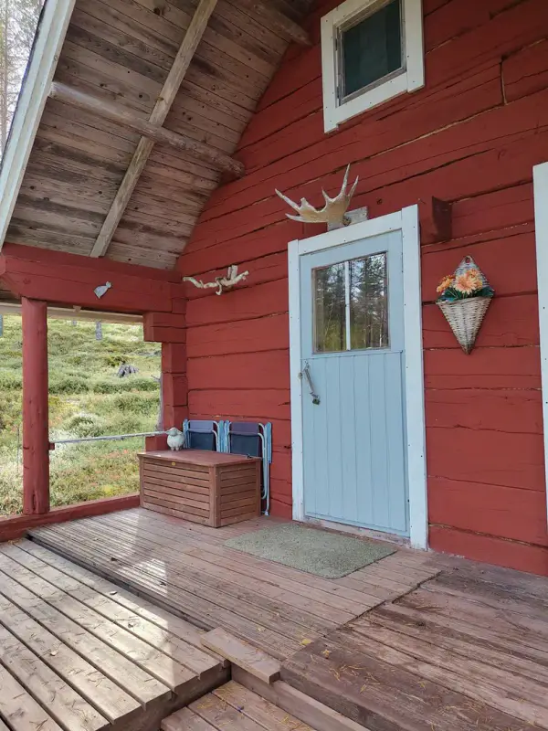 Domaine forestier de 10,19 ha avec mökki en rondins ~17,5 m² + sauna et ~200 m de rive privée sur le Sompalampi — Ylikiiminki / Oulu — 2