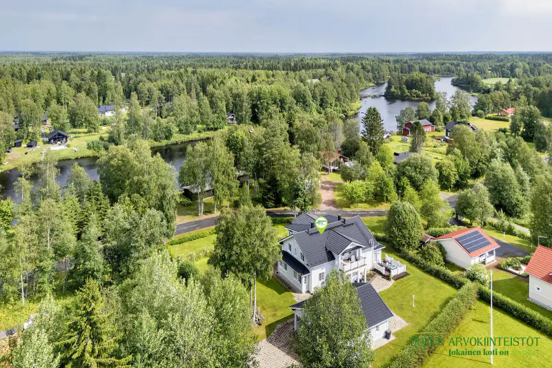 Maison Kannustalo 2007, 249 m², rive privée Kiiminkijoki, 3 670 m² — Kiiminki, Oulu — 3