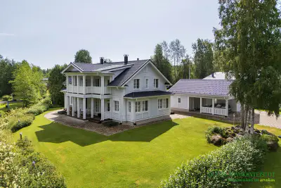Maison Kannustalo 2007, 249 m², rive privée Kiiminkijoki, 3 670 m² — Kiiminki, Oulu — 1