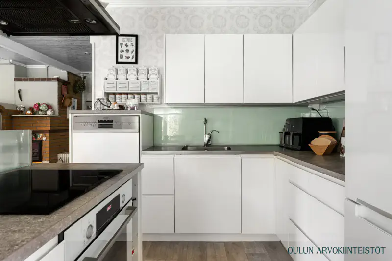 Maison hirsi ~126 m², bord Kalimeenoja, 2 220 m² — Oulu — 4