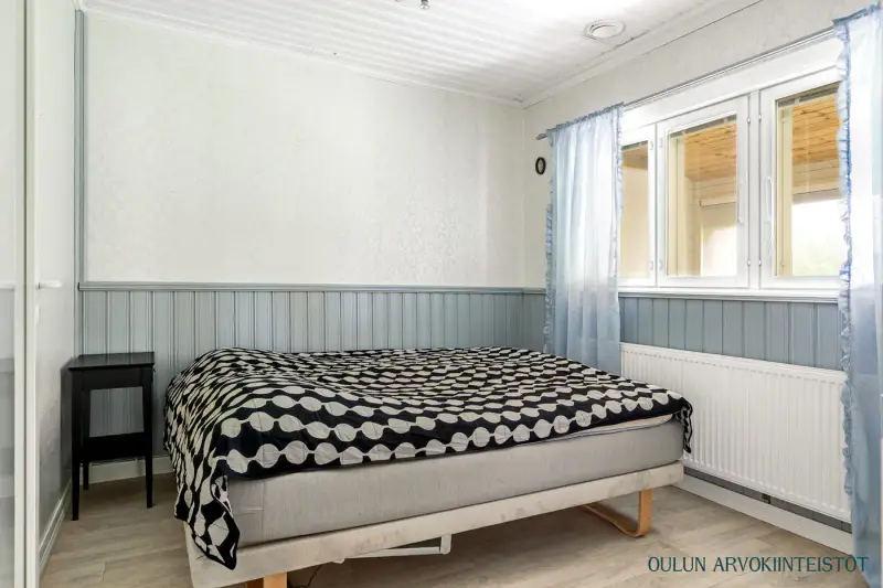 Maison hirsi ~126 m², bord Kalimeenoja, 2 220 m² — Oulu — 14
