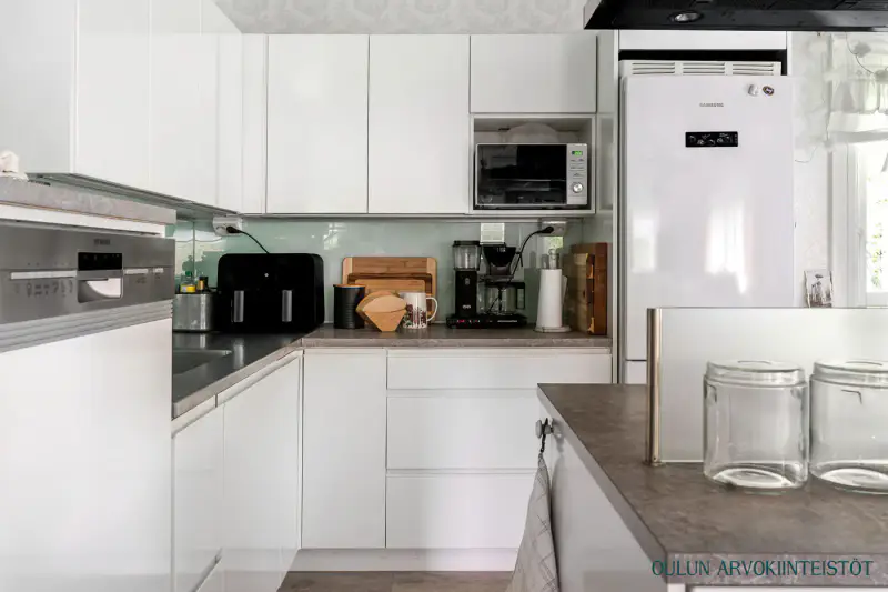 Maison hirsi ~126 m², bord Kalimeenoja, 2 220 m² — Oulu — 6