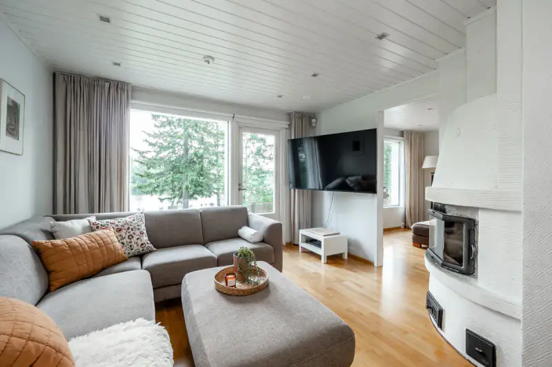Maison ~257 m² (2002) + rantasauna + kota, 1 800 m², Jäälinjärvi — Jääli / Oulu — 12