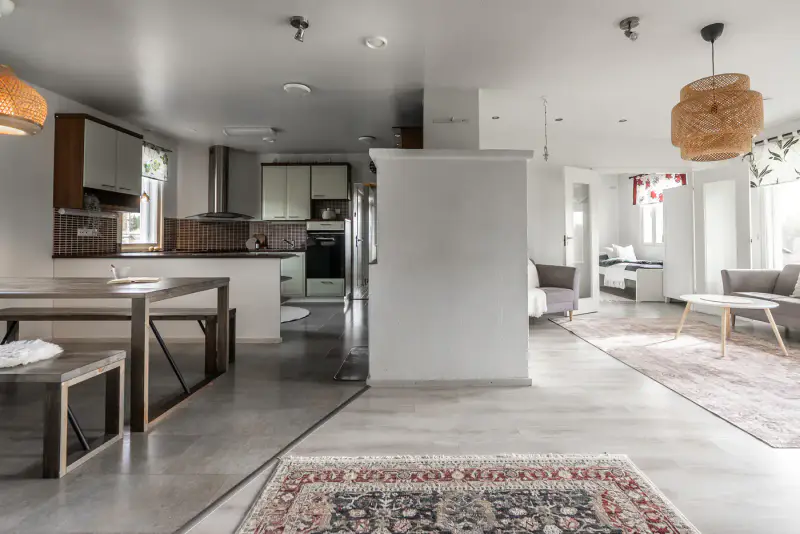Maison ~133 m² + saunas, 8 430 m² en rive de la Kiiminkijoki — Ylikiiminki / Oulu — 8