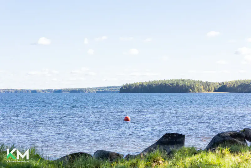 Mökki ~77 m² (1964, rénov. 2019) + rantasauna multi-pièces, 5 410 m² (~50 m), Päijänne — Jokioinen / Padasjoki — 2