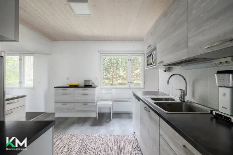 Mökki ~77 m² (1964, rénov. 2019) + rantasauna multi-pièces, 5 410 m² (~50 m), Päijänne — Jokioinen / Padasjoki — 10