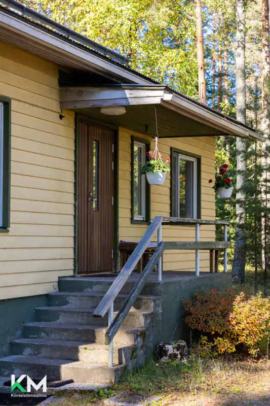 Mökki ~77 m² (1964, rénov. 2019) + rantasauna multi-pièces, 5 410 m² (~50 m), Päijänne — Jokioinen / Padasjoki — 5