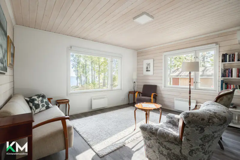 Mökki ~77 m² (1964, rénov. 2019) + rantasauna multi-pièces, 5 410 m² (~50 m), Päijänne — Jokioinen / Padasjoki — 17