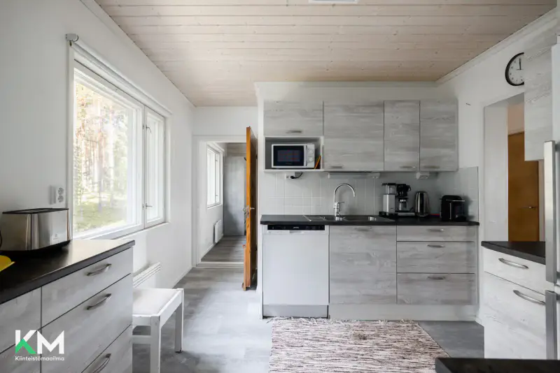 Mökki ~77 m² (1964, rénov. 2019) + rantasauna multi-pièces, 5 410 m² (~50 m), Päijänne — Jokioinen / Padasjoki — 9