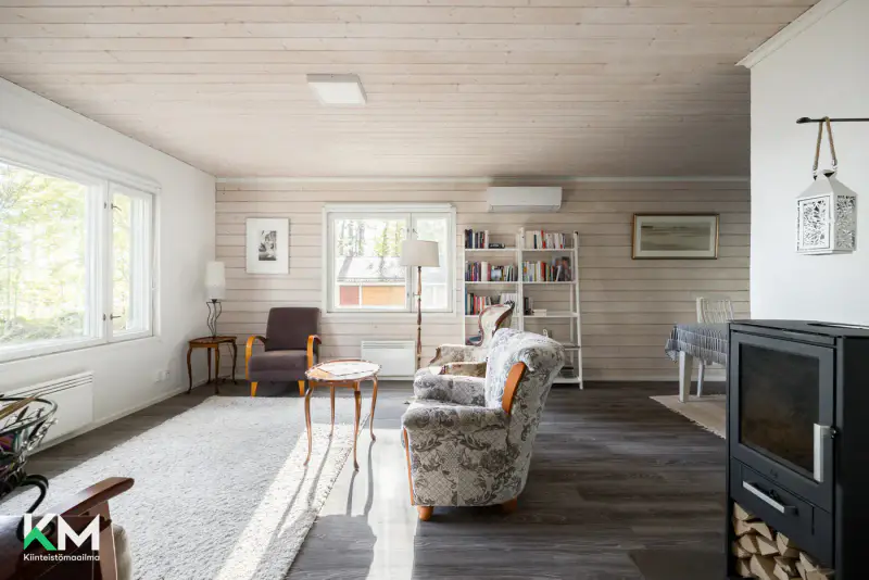 Mökki ~77 m² (1964, rénov. 2019) + rantasauna multi-pièces, 5 410 m² (~50 m), Päijänne — Jokioinen / Padasjoki — 15