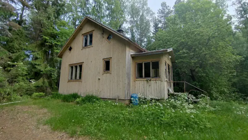 Maison 1946 ~52 m² + sauna, deux parcelles ~2,02 ha rive — Nyystölä / Padasjoki — 2