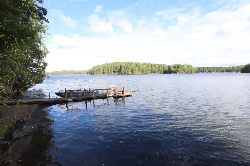 Hirsimökki ~39,5 m² (2010) + rantasauna/savusauna, 4 900 m², Kukkia — Iso-Vekuna / Pälkäne — 2