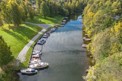 Maison ~223 m² (1970, surélevée années 90) + sauna, 3 400 m² et 40 m de rive sur la Kostianvirta — Onkkaala / Pälkäne — 1