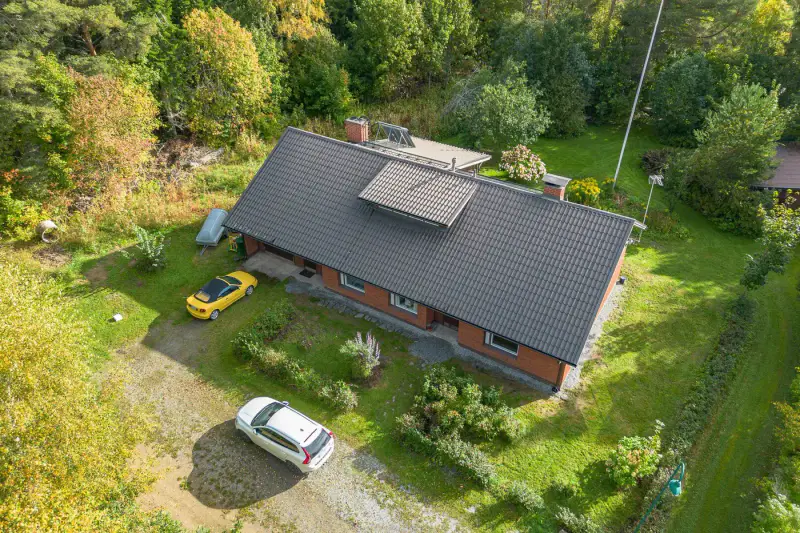 Maison ~223 m² (1970, surélevée années 90) + sauna, 3 400 m² et 40 m de rive sur la Kostianvirta — Onkkaala / Pälkäne — 4