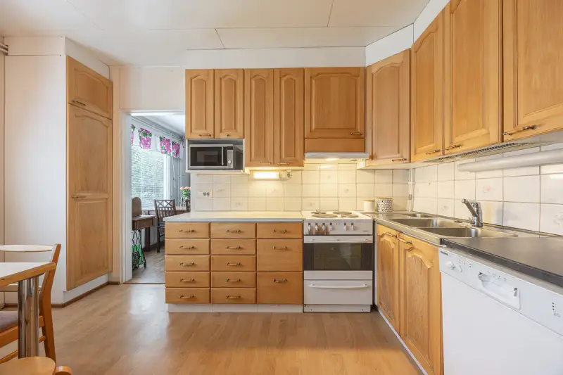 Maison ~223 m² (1970, surélevée années 90) + sauna, 3 400 m² et 40 m de rive sur la Kostianvirta — Onkkaala / Pälkäne — 14