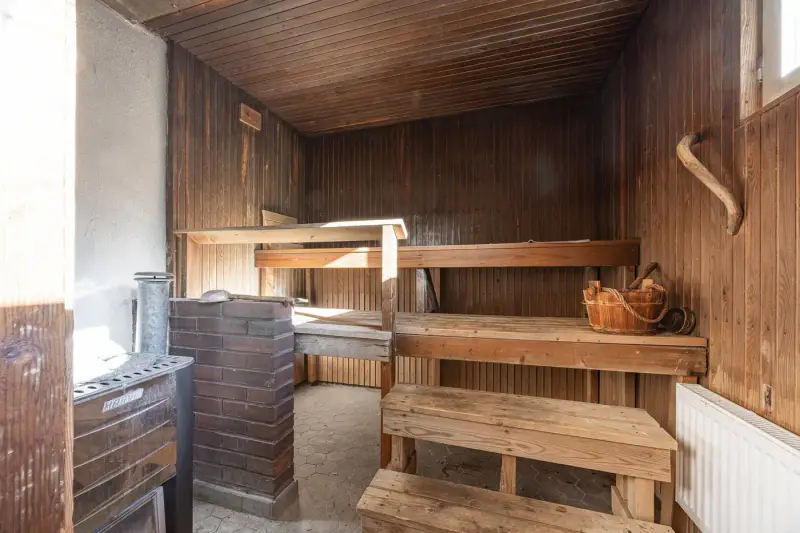 Maison ~223 m² (1970, surélevée années 90) + sauna, 3 400 m² et 40 m de rive sur la Kostianvirta — Onkkaala / Pälkäne — 17